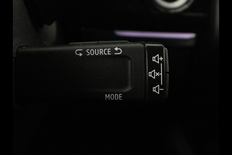 Renault Arkana 1.6 E-Tech Hybrid 145 R.S. Line | Panoramadak | Leder/Alcantara | Trekhaak | Stoelverwarming | Adaptive cruise | Camera | Carplay | Keyless | Park Assist | Full LED | Navigatie | Stuurverwarming