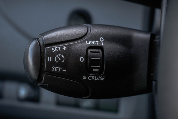 Opel Vivaro L3H1 | 3-Zits | Cruise | PDC | Imperiaal | Airco