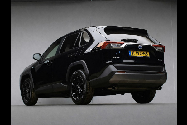 Toyota RAV4 2.5 Hybrid Sport (APPLE CARPLAY,NAVI,CAMERA,CLIMATE,CRUISE,GETINT,LED,SPORTSTOELEN,LM VELGEN,NETTE STAAT)