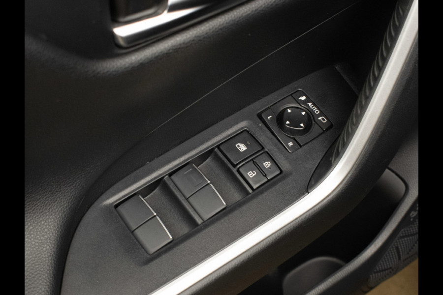 Toyota RAV4 2.5 Hybrid Sport (APPLE CARPLAY,NAVI,CAMERA,CLIMATE,CRUISE,GETINT,LED,SPORTSTOELEN,LM VELGEN,NETTE STAAT)
