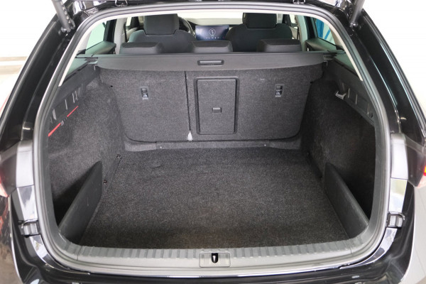 Škoda Octavia Combi 1.0 e-TSI Business Edition Plus Automaat - N.A.P. Airco, Cruise, Navi, PDC, Stoelverwarming, Carplay.