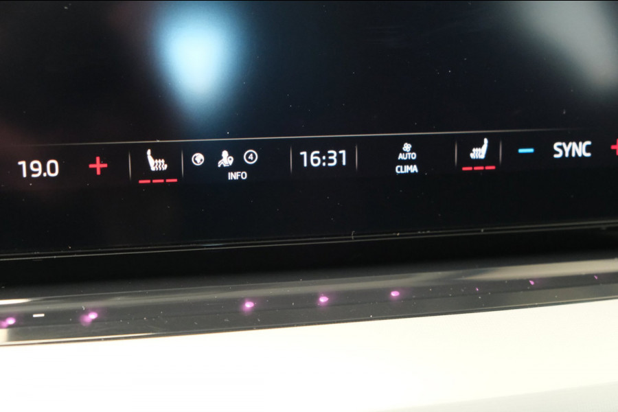 Škoda Octavia Combi 1.0 e-TSI Business Edition Plus Automaat - N.A.P. Airco, Cruise, Navi, PDC, Stoelverwarming, Carplay.