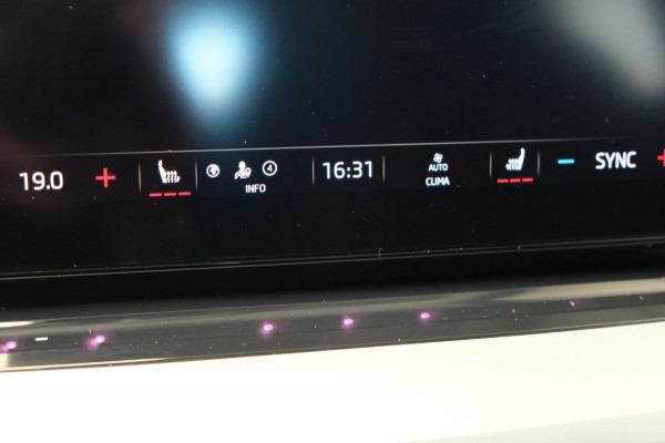 Škoda Octavia Combi 1.0 e-TSI Business Edition Plus Automaat - N.A.P. Airco, Cruise, Navi, PDC, Stoelverwarming, Carplay.