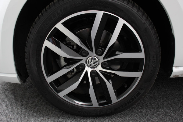 Volkswagen e-Golf | Navigatie | Climate Control Bluetooth | Cruise Control Adaptive | Lichtmetalen Velgen |