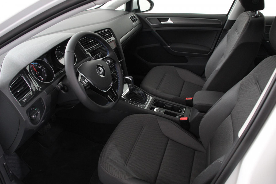 Volkswagen e-Golf | Navigatie | Climate Control Bluetooth | Cruise Control Adaptive | Lichtmetalen Velgen |