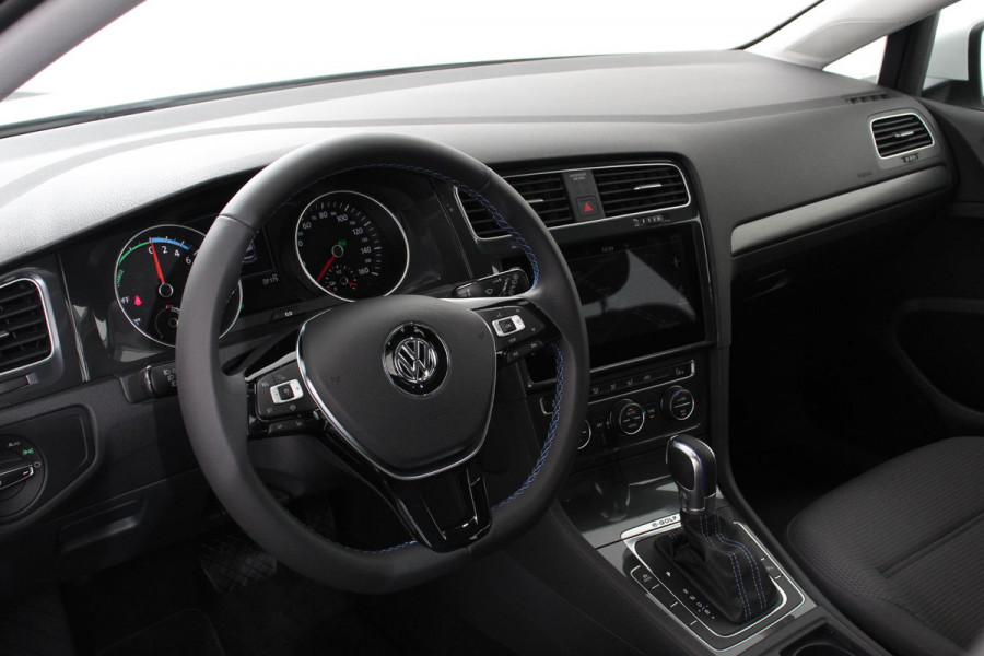Volkswagen e-Golf | Navigatie | Climate Control Bluetooth | Cruise Control Adaptive | Lichtmetalen Velgen |