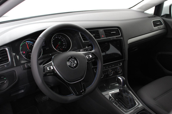 Volkswagen e-Golf | Navigatie | Climate Control Bluetooth | Cruise Control Adaptive | Lichtmetalen Velgen |