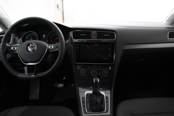 Volkswagen e-Golf | Navigatie | Climate Control Bluetooth | Cruise Control Adaptive | Lichtmetalen Velgen |