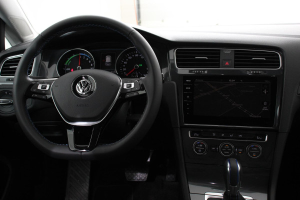 Volkswagen e-Golf | Navigatie | Climate Control Bluetooth | Cruise Control Adaptive | Lichtmetalen Velgen |