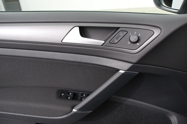 Volkswagen e-Golf | Navigatie | Climate Control Bluetooth | Cruise Control Adaptive | Lichtmetalen Velgen |