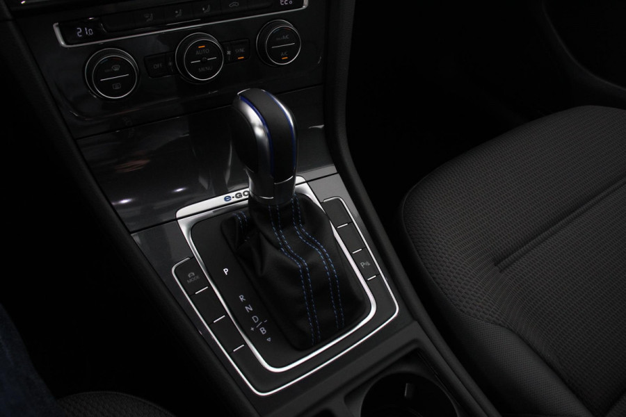 Volkswagen e-Golf | Navigatie | Climate Control Bluetooth | Cruise Control Adaptive | Lichtmetalen Velgen |