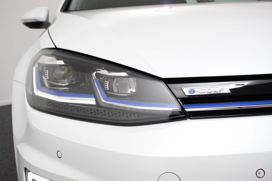 Volkswagen e-Golf | Navigatie | Climate Control Bluetooth | Cruise Control Adaptive | Lichtmetalen Velgen |