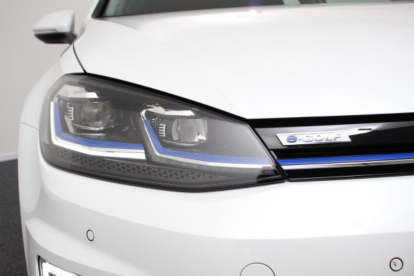 Volkswagen e-Golf | Navigatie | Climate Control Bluetooth | Cruise Control Adaptive | Lichtmetalen Velgen |