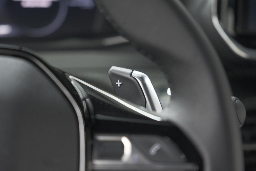 Peugeot 2008 1.2 Hybrid 145 Allure | 360 Camera | Adaptieve Cruise Control | Dodehoekdetectie | Apple Carplay
