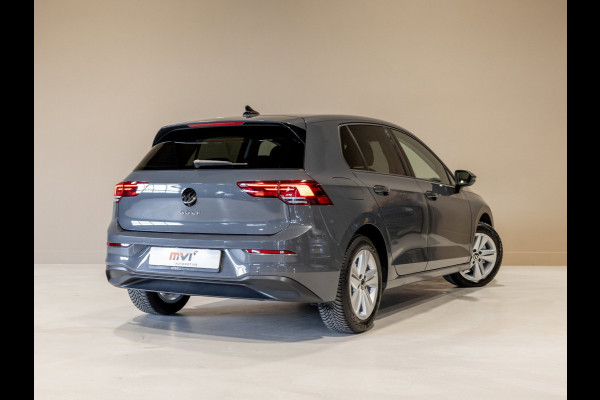 Volkswagen Golf 1.0 TSI Life / 110pk / Stoel en stuur verwarming / Achteruitrij camera / Navigatie /