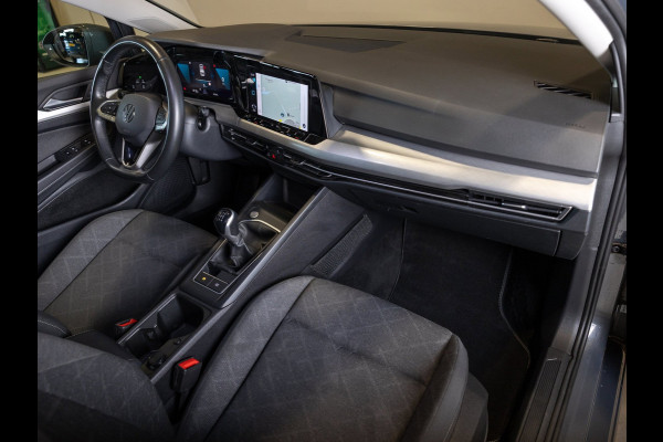 Volkswagen Golf 1.0 TSI Life / 110pk / Stoel en stuur verwarming / Achteruitrij camera / Navigatie /