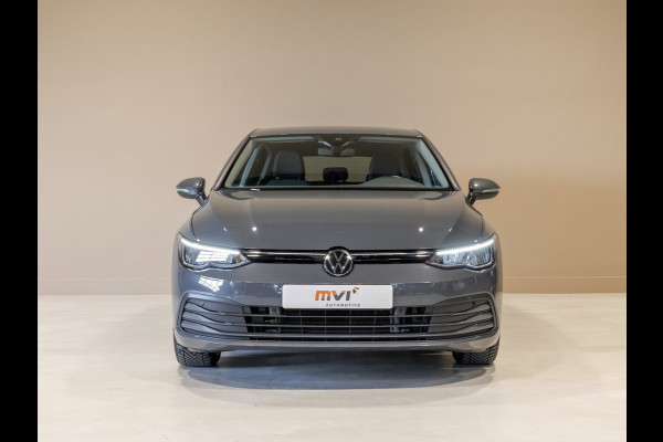 Volkswagen Golf 1.0 TSI Life / 110pk / Stoel en stuur verwarming / Achteruitrij camera / Navigatie /