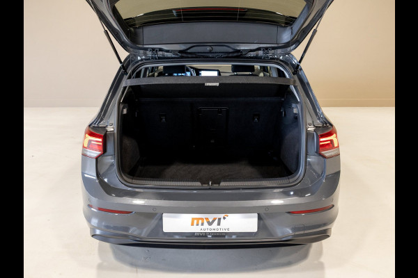 Volkswagen Golf 1.0 TSI Life / 110pk / Stoel en stuur verwarming / Achteruitrij camera / Navigatie /