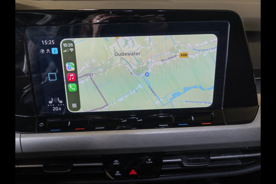 Volkswagen Golf 1.0 TSI Life / 110pk / Stoel en stuur verwarming / Achteruitrij camera / Navigatie /