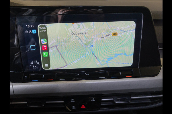 Volkswagen Golf 1.0 TSI Life / 110pk / Stoel en stuur verwarming / Achteruitrij camera / Navigatie /
