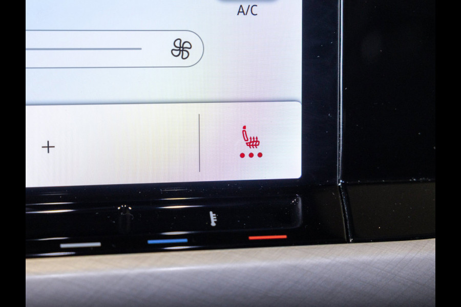 Volkswagen Golf 1.0 TSI Life / 110pk / Stoel en stuur verwarming / Achteruitrij camera / Navigatie /