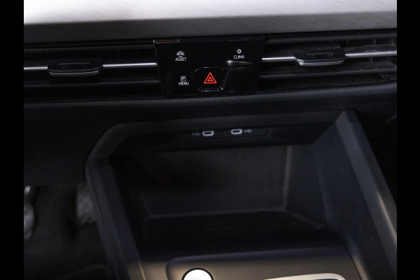 Volkswagen Golf 1.0 TSI Life / 110pk / Stoel en stuur verwarming / Achteruitrij camera / Navigatie /