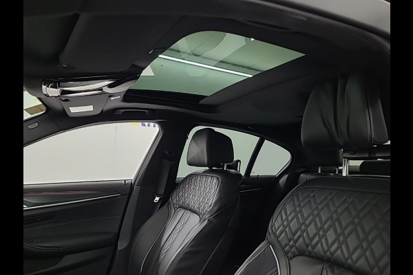 BMW 5 Serie 520e Business Edition Plus M Sport | M Performance | Alvitgrau | Panoramadak | Laser | Stoelverwarming | Stuurverwarming | Camera | Adaptive Cruise Control | Apple Carplay | Navigatie | Elektrische Stoelen |