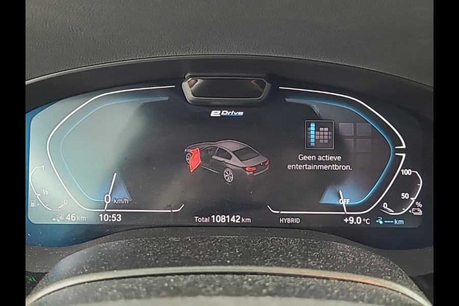 BMW 5 Serie 520e Business Edition Plus M Sport | M Performance | Alvitgrau | Panoramadak | Laser | Stoelverwarming | Stuurverwarming | Camera | Adaptive Cruise Control | Apple Carplay | Navigatie | Elektrische Stoelen |