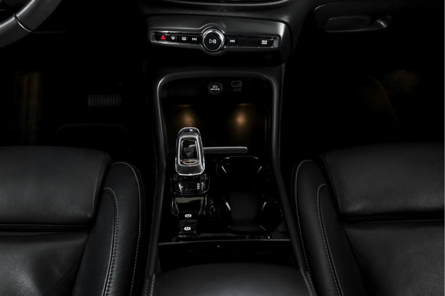 Volvo XC40 1.5 T5 Recharge Inscription - Automaat | Dig. Cockpit | Adapt. Cruise | Winterpakket | PDC | Camera | NAV + App. Connect | ECC | Elek. Klep | Afn. Trekhaak | LM 19" |
