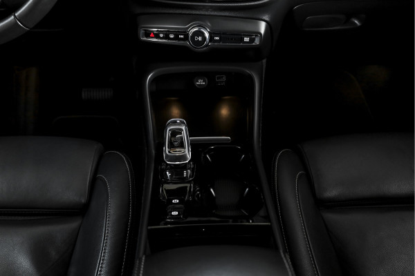 Volvo XC40 1.5 T5 Recharge Inscription - Automaat | Dig. Cockpit | Adapt. Cruise | Winterpakket | PDC | Camera | NAV + App. Connect | ECC | Elek. Klep | Afn. Trekhaak | LM 19" |