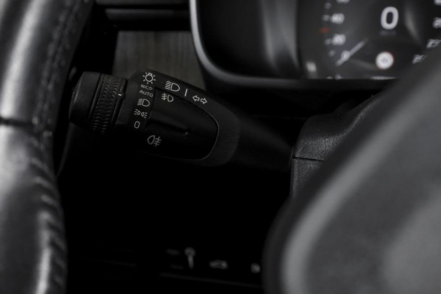 Volvo XC40 1.5 T5 Recharge Inscription - Automaat | Dig. Cockpit | Adapt. Cruise | Winterpakket | PDC | Camera | NAV + App. Connect | ECC | Elek. Klep | Afn. Trekhaak | LM 19" |