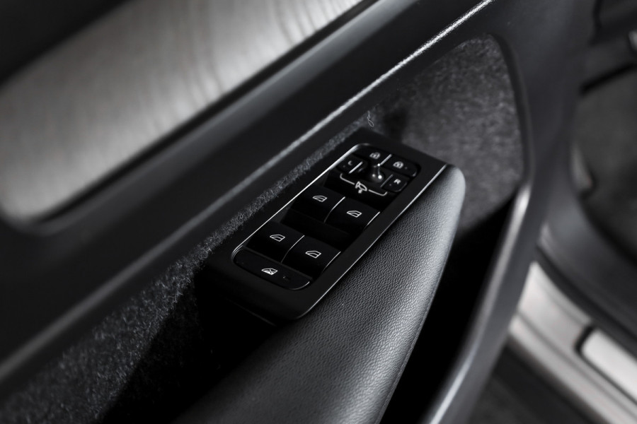 Volvo XC40 1.5 T5 Recharge Inscription - Automaat | Dig. Cockpit | Adapt. Cruise | Winterpakket | PDC | Camera | NAV + App. Connect | ECC | Elek. Klep | Afn. Trekhaak | LM 19" |