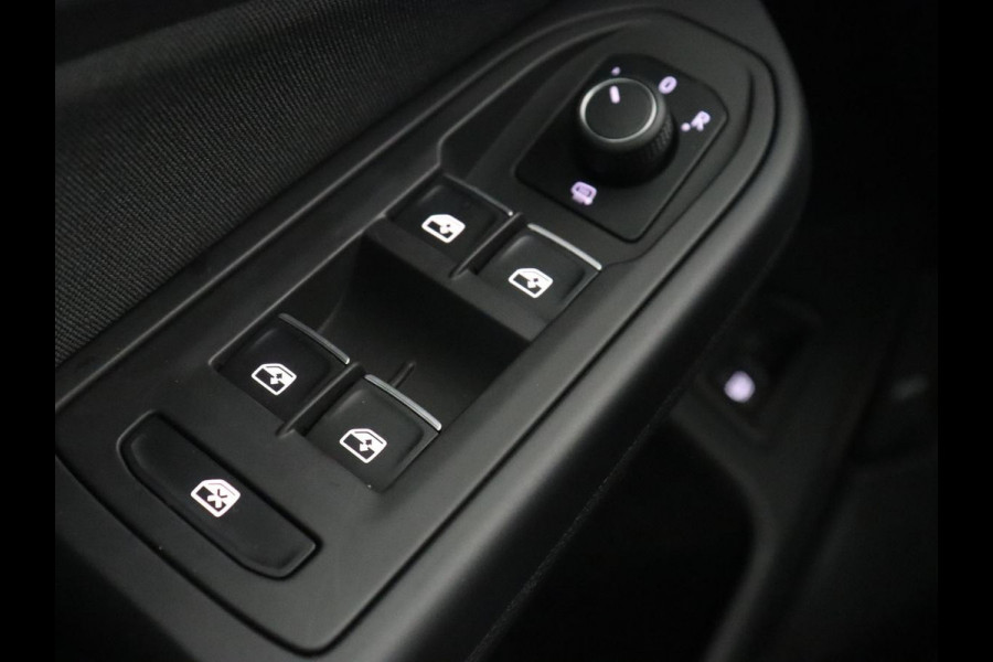 Volkswagen Golf 1.4 eHybrid GTE | SOH 92,6% | Stoelverwarming | Trekhaak | Carplay | Adaptive cruise | 18'' | Sportstoelen | Navigatie | Sfeerverlichting | Climate control | Parkeerhulp | PHEV | Plug In