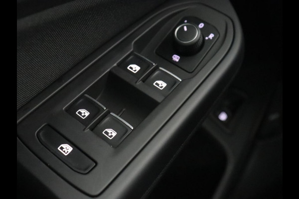 Volkswagen Golf 1.4 eHybrid GTE | SOH 92,6% | Stoelverwarming | Trekhaak | Carplay | Adaptive cruise | 18'' | Sportstoelen | Navigatie | Sfeerverlichting | Climate control | Parkeerhulp | PHEV | Plug In