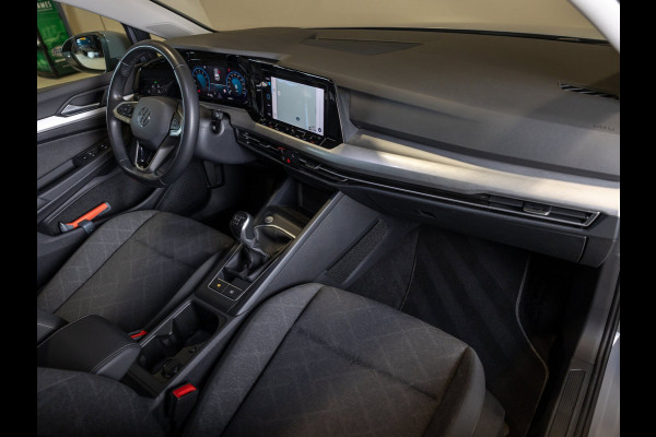 Volkswagen Golf 1.0 TSI Life / 110pk / Adaptieve cruise control / Apple CarPlay / Getint glas /