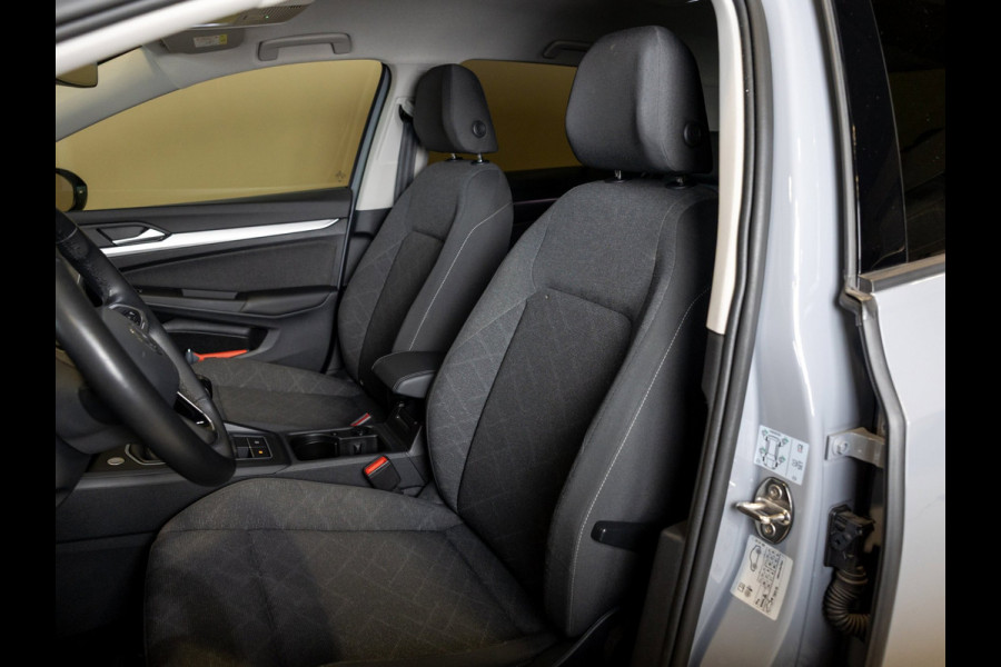 Volkswagen Golf 1.0 TSI Life / 110pk / Adaptieve cruise control / Apple CarPlay / Getint glas /