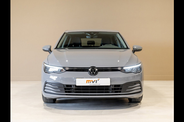 Volkswagen Golf 1.0 TSI Life / 110pk / Adaptieve cruise control / Apple CarPlay / Getint glas /