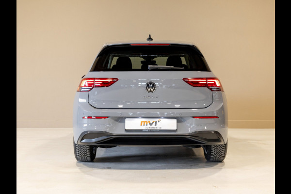 Volkswagen Golf 1.0 TSI Life / 110pk / Adaptieve cruise control / Apple CarPlay / Getint glas /