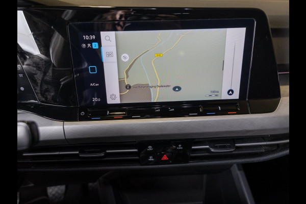 Volkswagen Golf 1.0 TSI Life / 110pk / Adaptieve cruise control / Apple CarPlay / Getint glas /