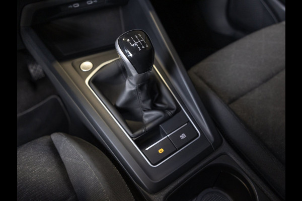 Volkswagen Golf 1.0 TSI Life / 110pk / Adaptieve cruise control / Apple CarPlay / Getint glas /