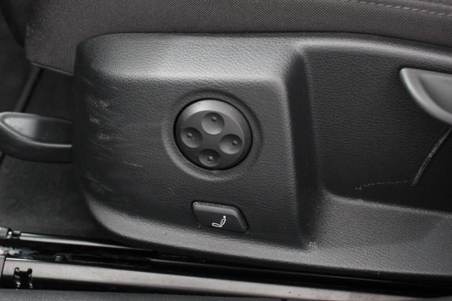 Audi A4 Avant 40 TFSI 204 pk S-tronic S Line Plus | Navigatie | Adaptive Cruise Control | Parkeersensoren | Lane Assist | Elektrische achterklep | Stoelverwarming | Ledverlichting | Virtual Cockpit | Climatronic