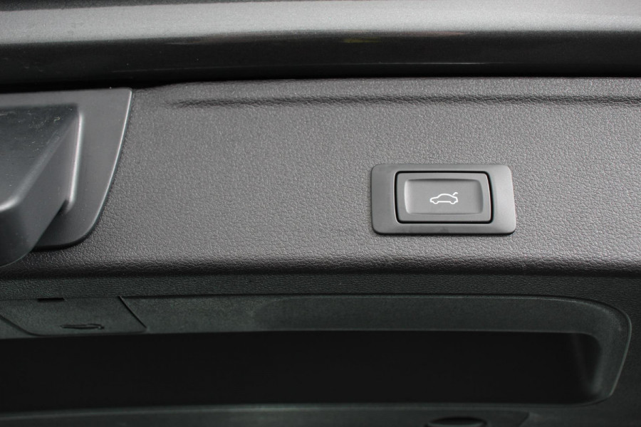 Audi A4 Avant 40 TFSI 204 pk S-tronic S Line Plus | Navigatie | Adaptive Cruise Control | Parkeersensoren | Lane Assist | Elektrische achterklep | Stoelverwarming | Ledverlichting | Virtual Cockpit | Climatronic