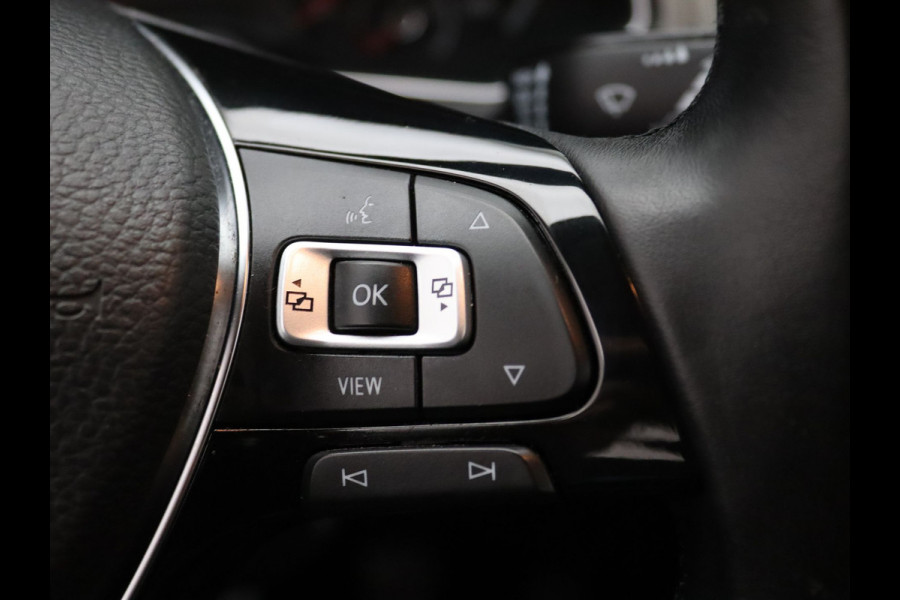 Volkswagen T-Roc TSI Style Business 115pk Adapt. Cruise | Carplay | Navi | Parkeersens. v+a