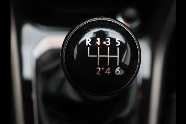 Volkswagen T-Roc TSI Style Business 115pk Adapt. Cruise | Carplay | Navi | Parkeersens. v+a