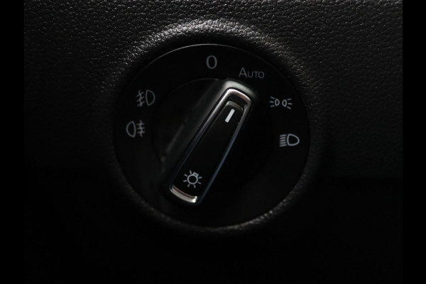 Volkswagen T-Roc TSI Style Business 115pk Adapt. Cruise | Carplay | Navi | Parkeersens. v+a