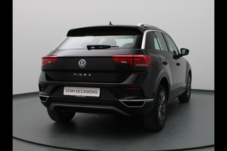 Volkswagen T-Roc TSI Style Business 115pk Adapt. Cruise | Carplay | Navi | Parkeersens. v+a