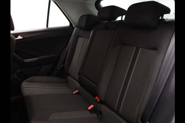 Volkswagen T-Roc TSI Style Business 115pk Adapt. Cruise | Carplay | Navi | Parkeersens. v+a
