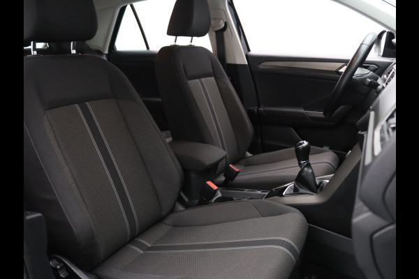 Volkswagen T-Roc TSI Style Business 115pk Adapt. Cruise | Carplay | Navi | Parkeersens. v+a