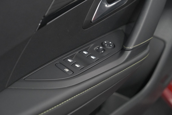 Peugeot 208 PureTech 130 EAT8 GT | Panoramadak | Camera | Apple Carplay | Stoelverwarming