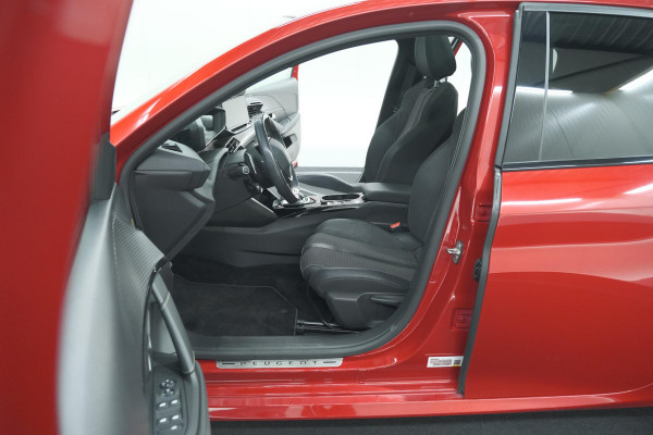 Peugeot 208 PureTech 130 EAT8 GT | Panoramadak | Camera | Apple Carplay | Stoelverwarming
